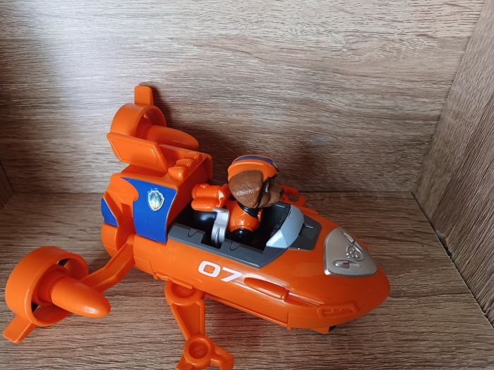 Figurine pat patrouille et son véhicule zuma