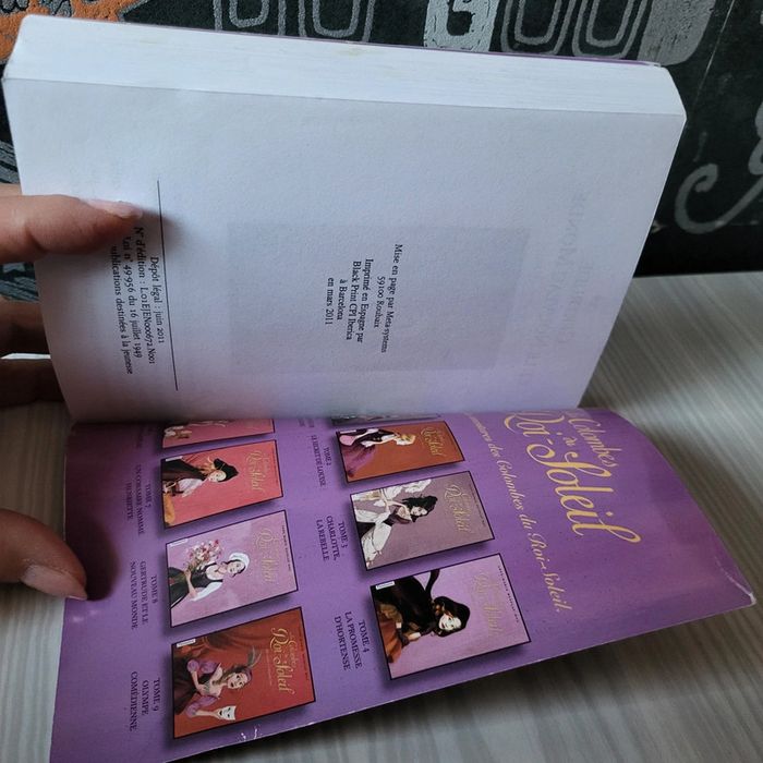 Les Colombes du Roi Soleil tome 6 de Anne-Marie Desplat-Duc en excellent état - photo numéro 9