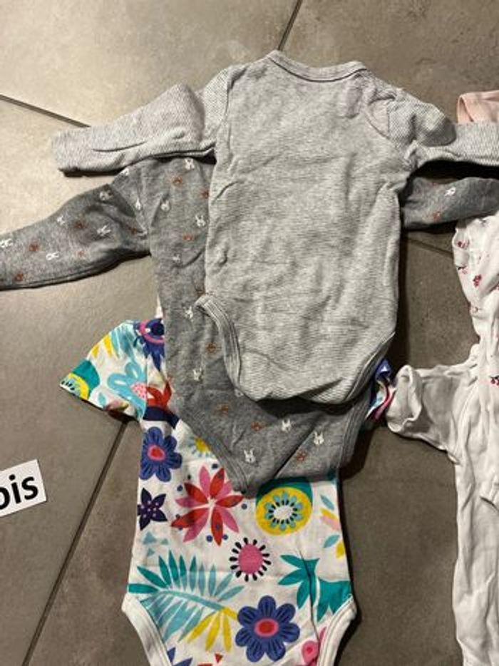 Lot bodies 3 mois fille - photo numéro 4