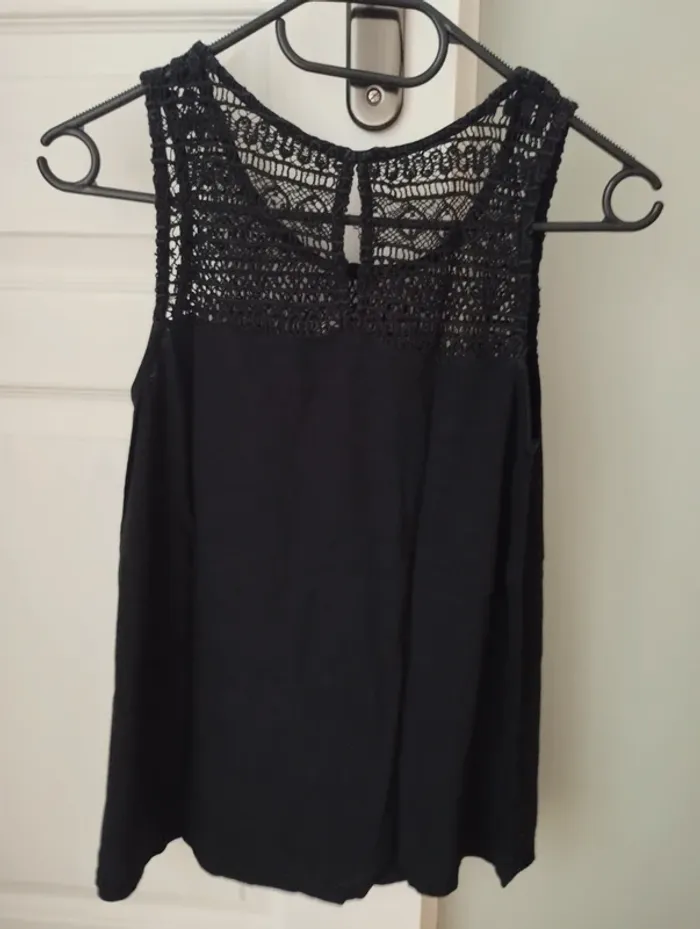 Débardeur noir avec broderie camaïeu 36