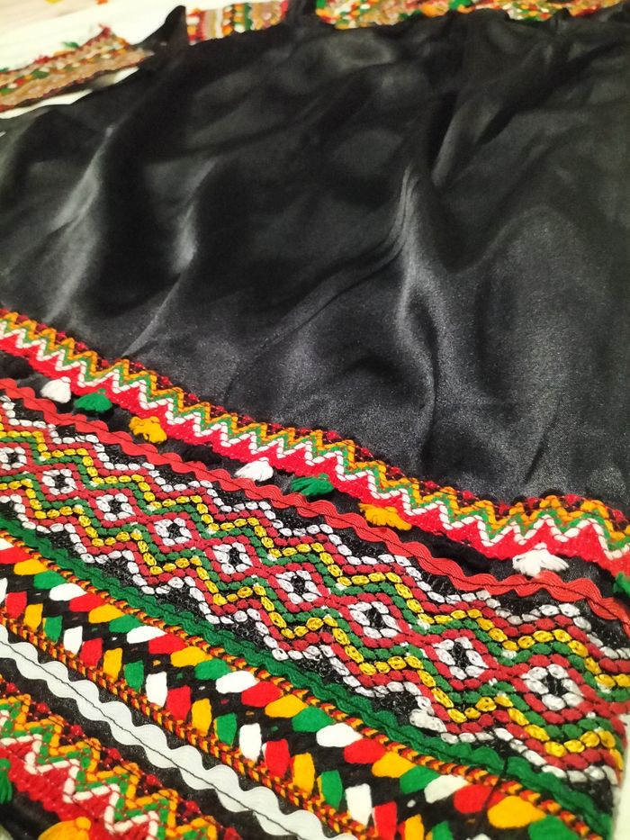 Robe kabyle pour petite fille - photo numéro 3