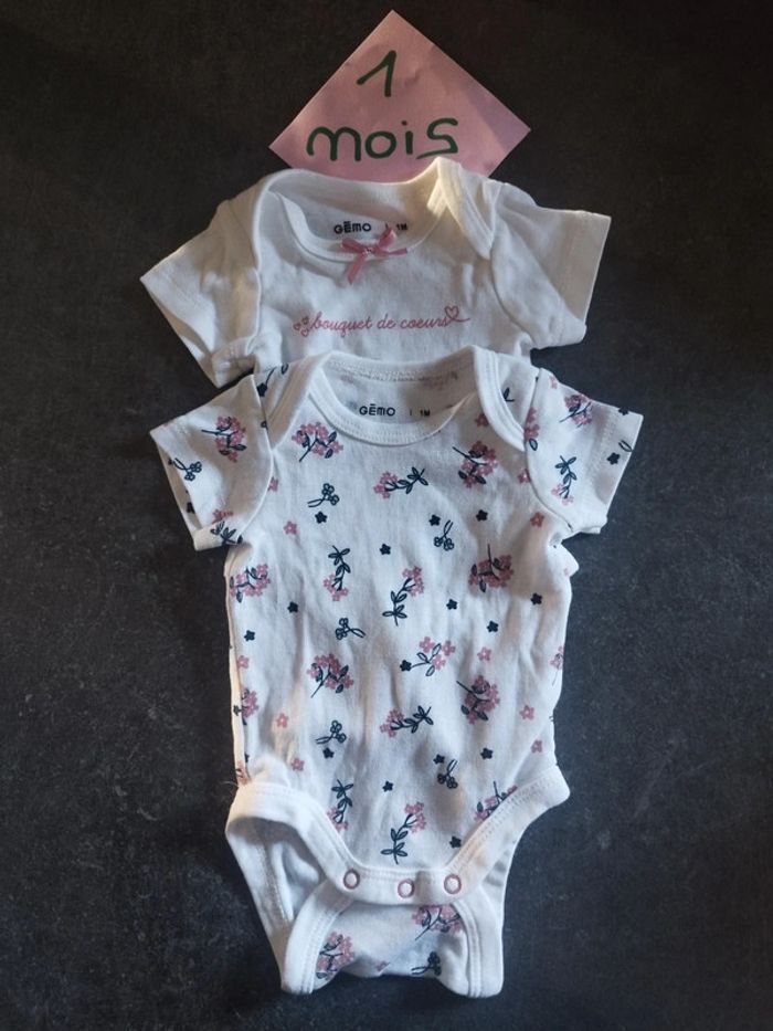 Bodies manches courtes fleurs 1 mois