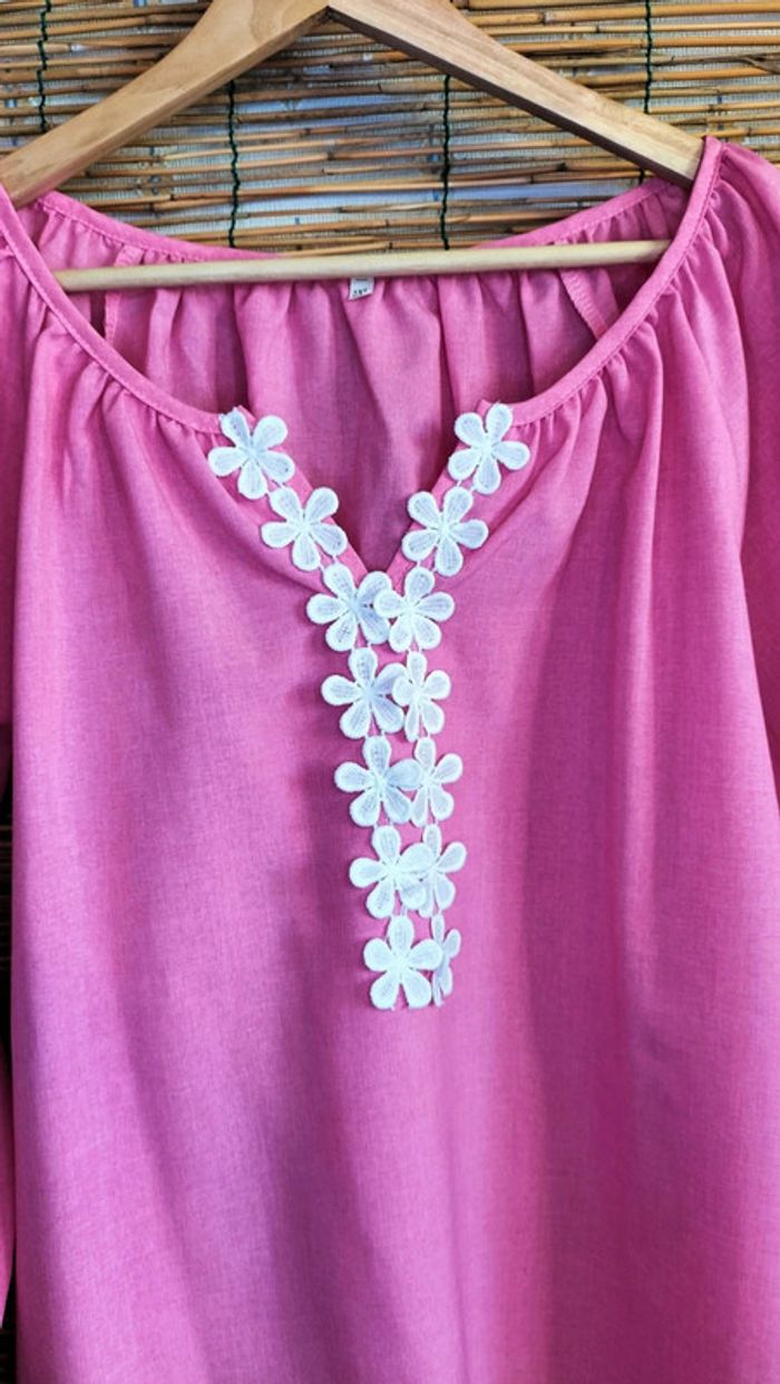 Blouse avec broderies Taille 44/46 - photo numéro 4