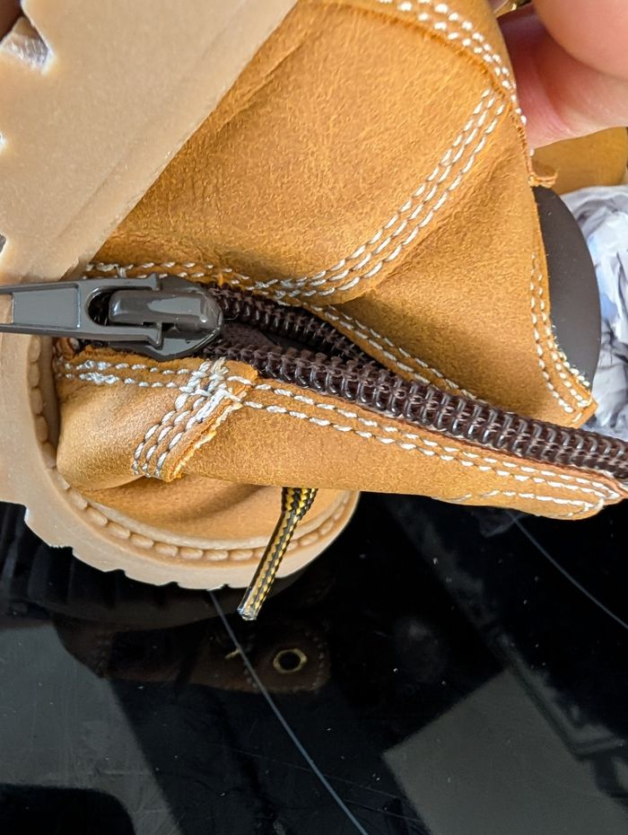 Bottines garçon. Taille 21. Neuf - photo numéro 7