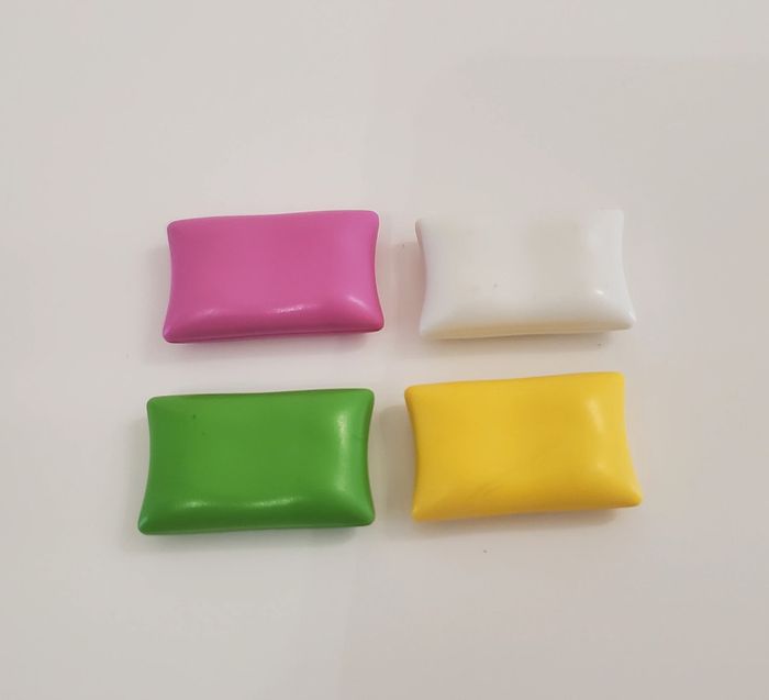Playmobil Accessoires, Lot de 4 coussins salon, chambre  très bon état