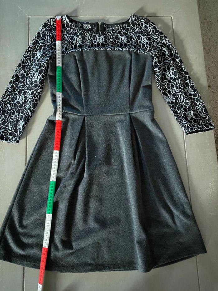 Robe Naf Naf grise avec dentelle noire taille 36 - photo numéro 12
