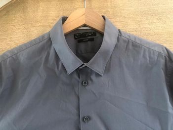 Chemise grise,manches longues.Celio