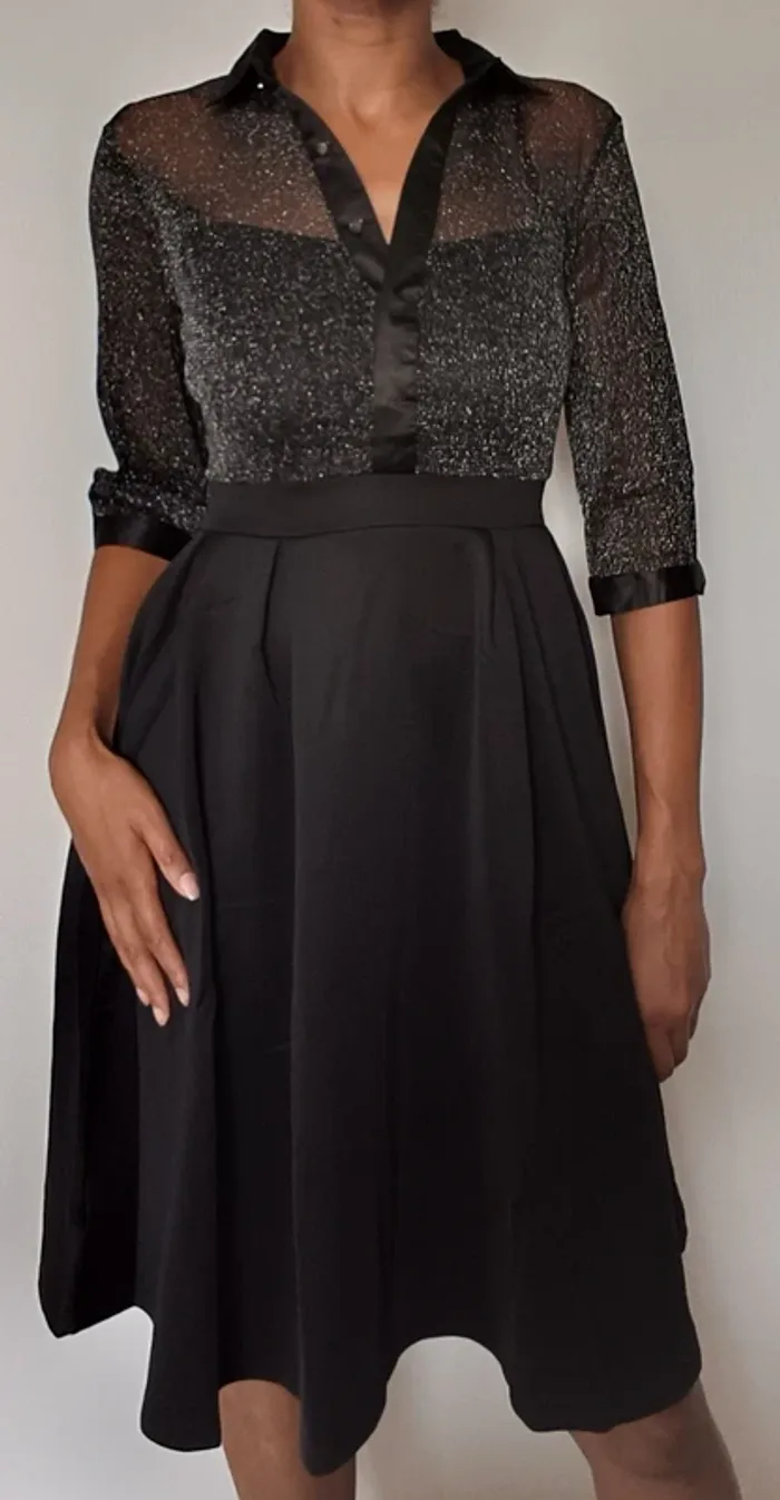 Robe noire satinée et paillettes argentées T34-36 - photo numéro 2