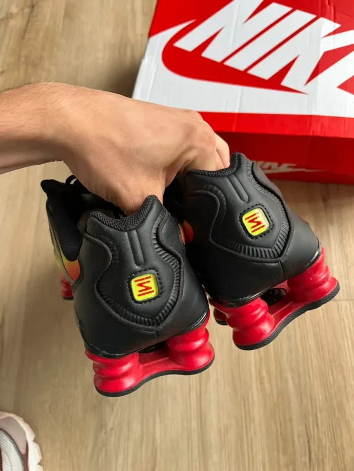 Nike Shox TL Noir Volt Fire Red Taille 41 - photo numéro 4