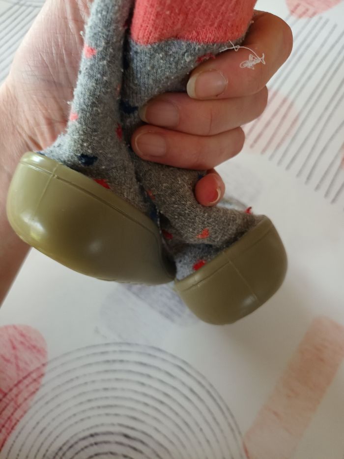 Chaussettes Pantoufles taille 22 👧 - photo numéro 2