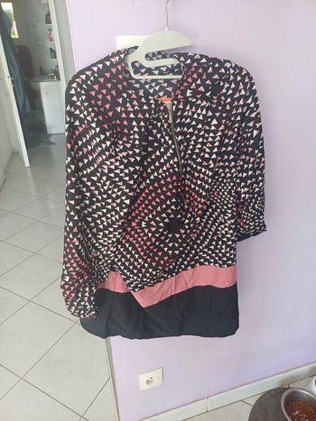 Haut léger femme avec fermeture éclair très bon état taille 42