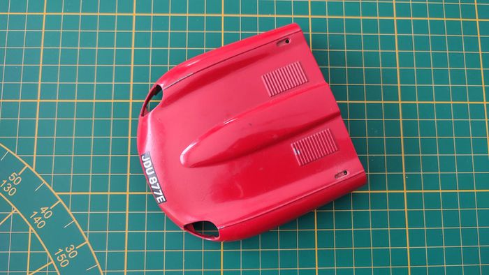 Capot avant pièce détachée miniature jaguar type E 1961 1/18 burago #B38