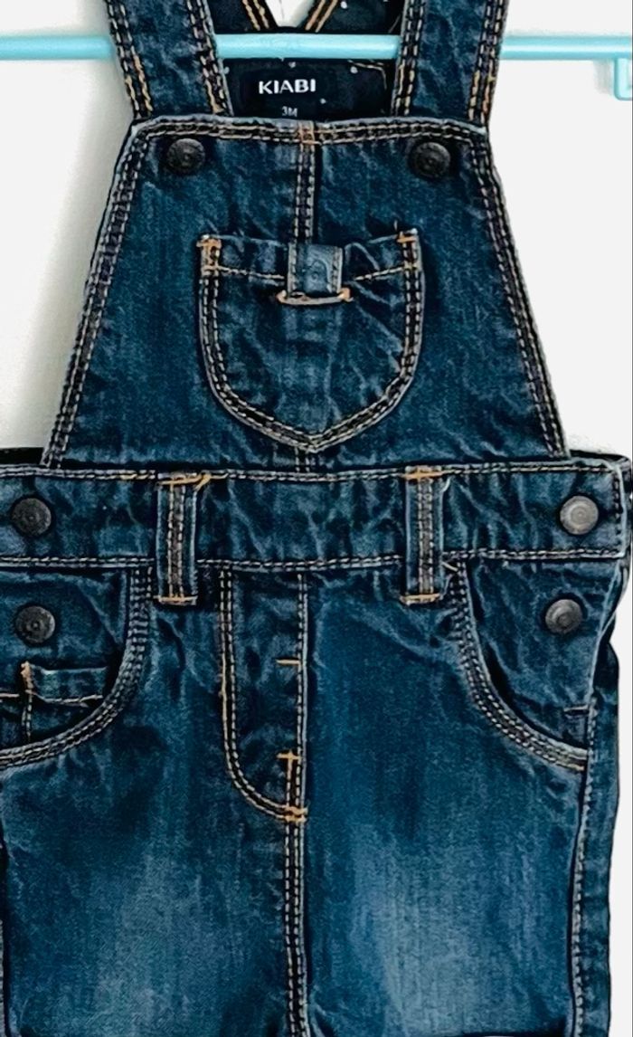 Salopette en jean neuve « Kiabi » taille 3 mois - photo numéro 2