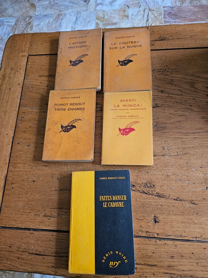 5 livres  romans policiers vintage