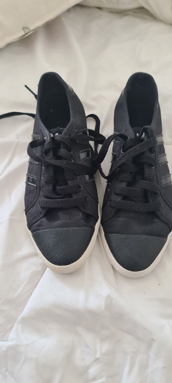 Très joli paire de basket fine adidas taille 36 1/3 - photo numéro 2