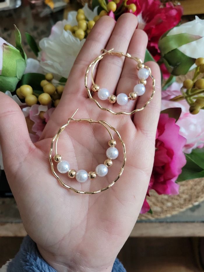 Creoles doubles ondulées et perles