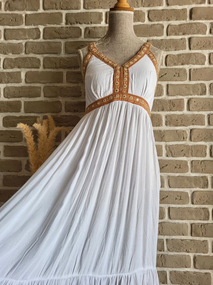 Robe neuve hippie chic bohème blanche avec broderies - Fashion Labelle - photo numéro 3