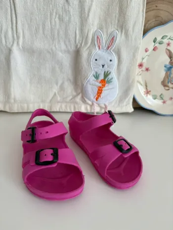 Sandales en plastique