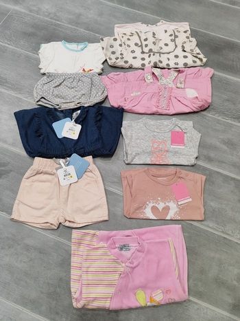 Lot de vêtements en 9/12 mois