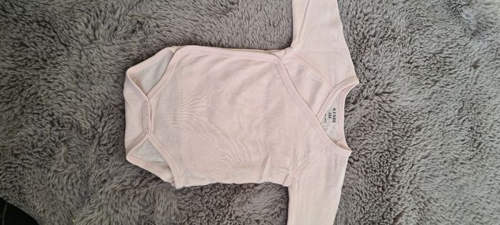 Un lot bodie de la naissance o -3mois pour fille - photo numéro 7