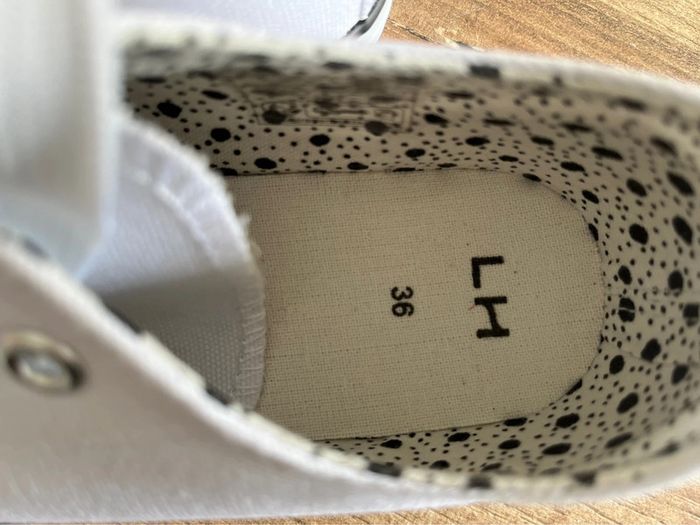 Petites chaussure blanches - photo numéro 3