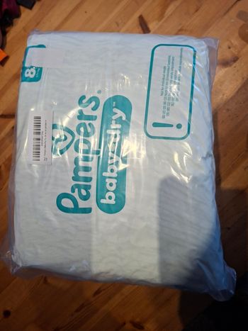 Couche pampers taille 8 