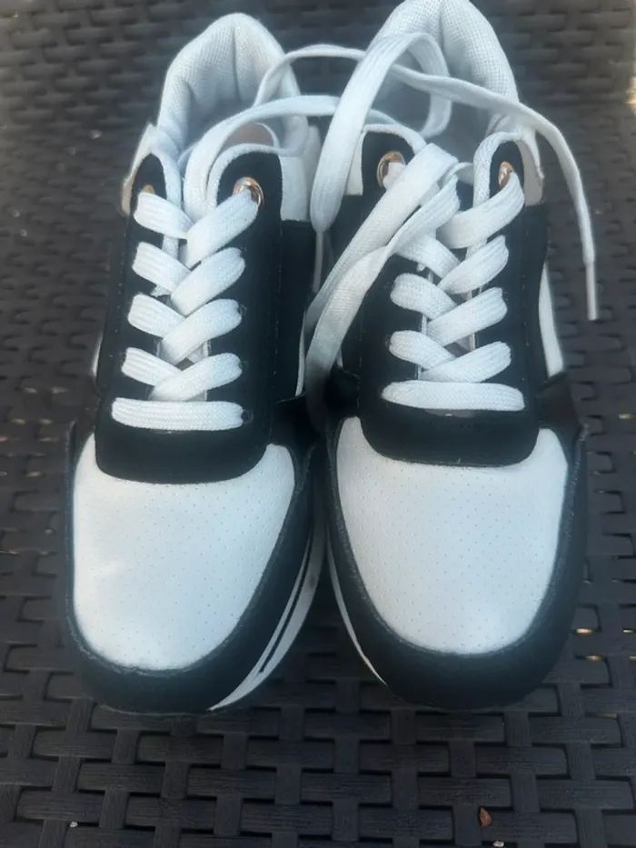 Baskets noires et blanches plateforme - taille 36 - photo numéro 4