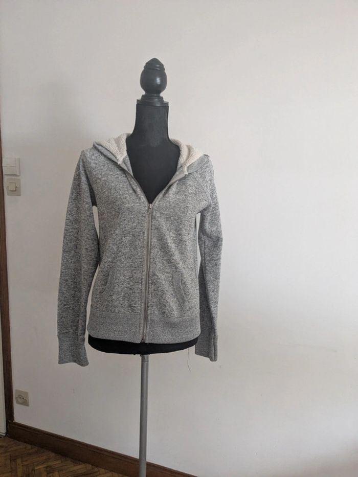 Veste a capuche femme a zip grise