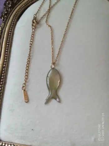 Collier poisson en nacre naturelle