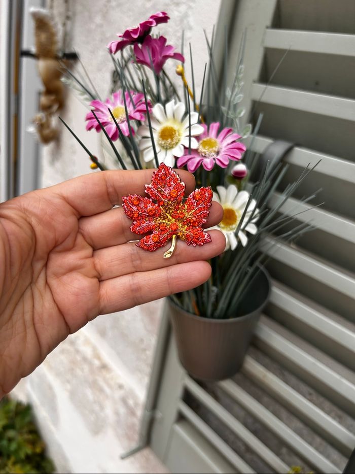 Broche en forme de feuille d'érable d'automne - photo numéro 2