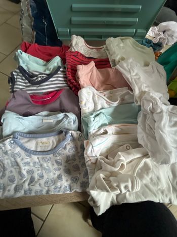 Lot de Bodies 18mois 