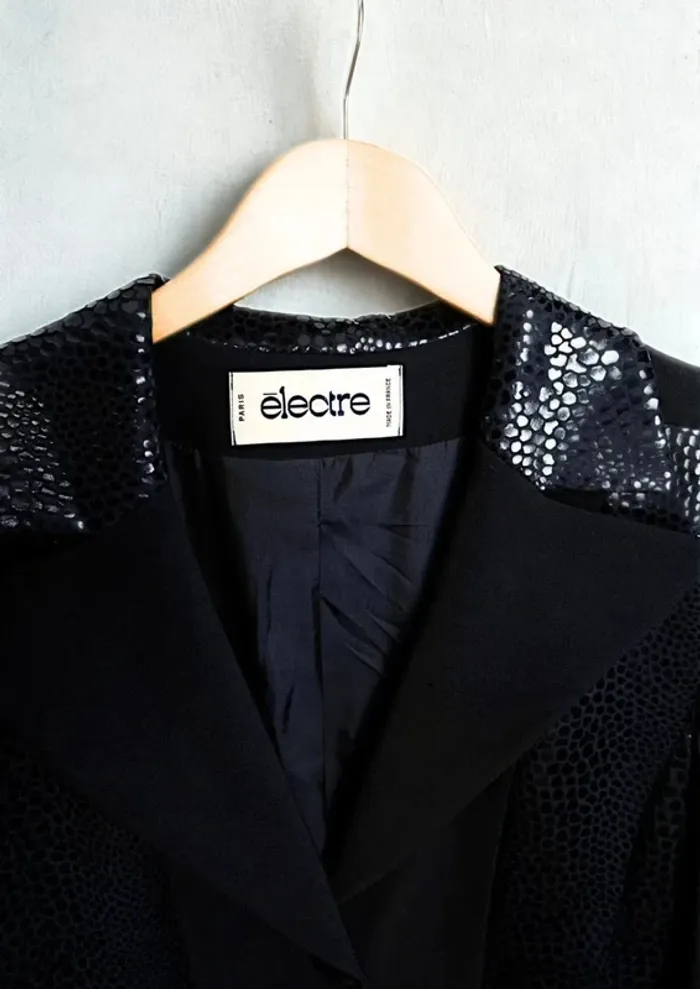 Veste blazer noire Électre Paris • détails python brillant – vintage chic & glam - photo numéro 4