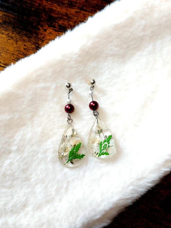 Magnifique paire de boucles d'oreilles pendantes en résine style bohème