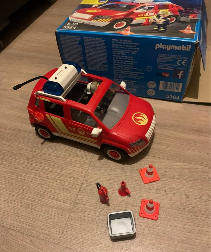 Playmobil véhicule pompier avec personnage et boîte - photo numéro 2