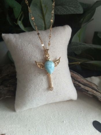 Collier clé ailée pierre de larimar