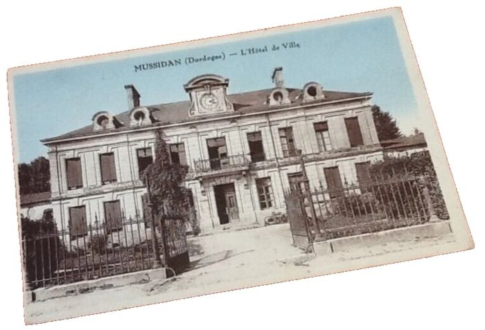 Carte postale ancienne Mussidan (Dordogne) L' Hôtel de Ville