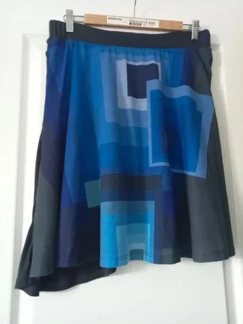 jupe longueur genou taille L Desigual