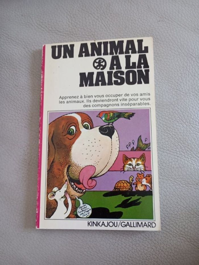 Livre un animal à la maison chez Gallimard en