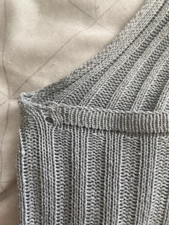Top en maille gris - photo numéro 3