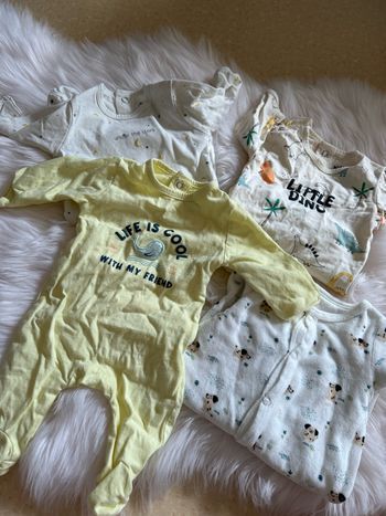 Lot pyjamas 1 mois