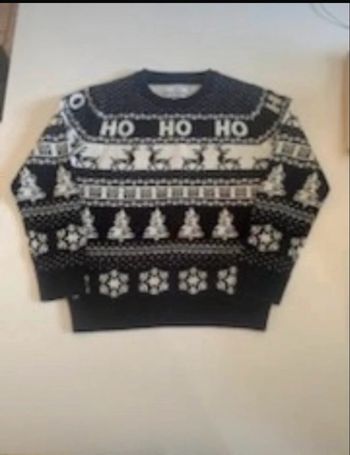 Pulls TRES BON ÉTAT pour garçon taille 7/8 ans couleurs noir et blanc thème de Noël 🦌
