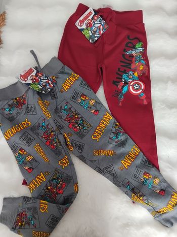 2 pantalons jogging Avengers Neuf taille 4 ans