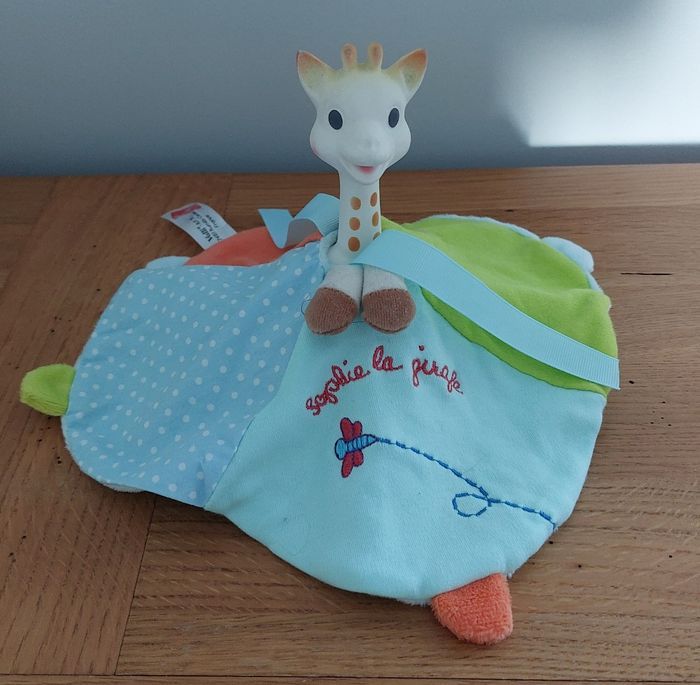 Doudou plat Sophie la girafe et anneau de dentition - Vulli - photo numéro 2