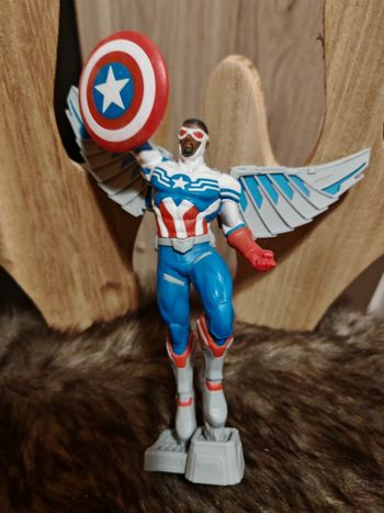 Figurine Kinder Maxi 2025 Capitaine America Avengers