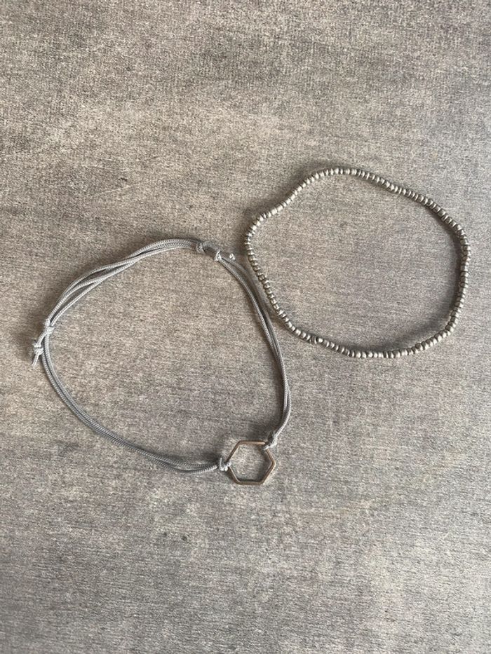 2 bracelets