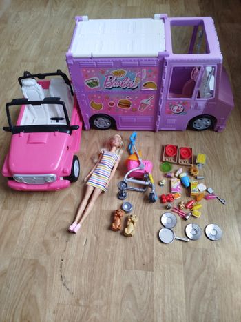 Lot barbie avec accessoires