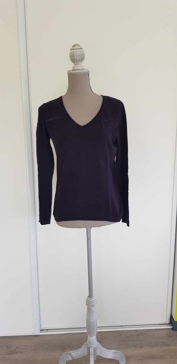 Pull col V épaules ajourées