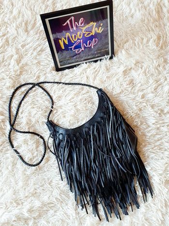 👜 Sac à main pochette demie lune simili cuir noir franges neuf bandoulière simili cuir Zida