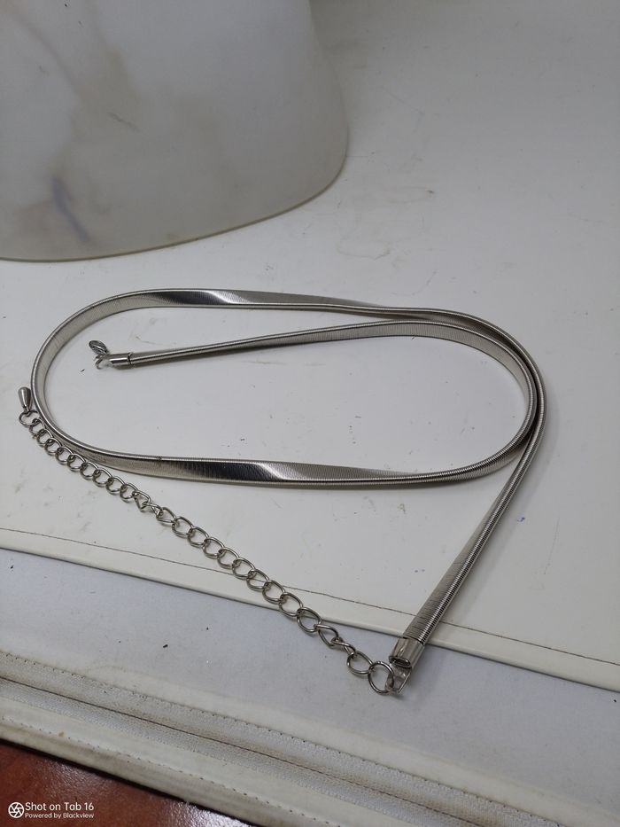 Ceinture argentée élégante flexible extensible