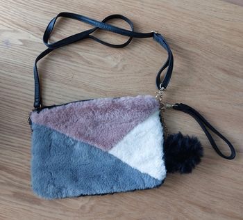 Sac à main bandoulière fausse fourrure
